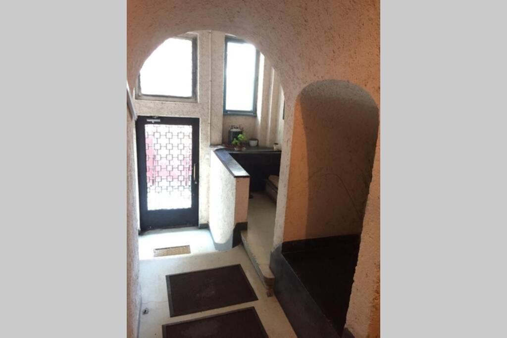 Super Central - Lovely One-Bedroom Apartment On Victoriei Avenue Bucharest Exterior photo